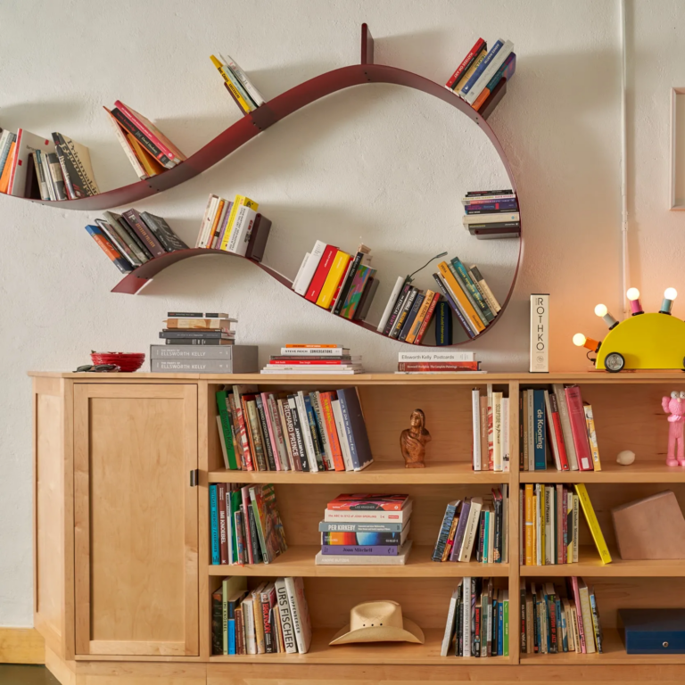 Create Your Dream Bookshelf: Curate a Collection of Must-Read Love Stories Based on Your Mood